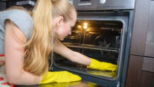 Cleaning oven